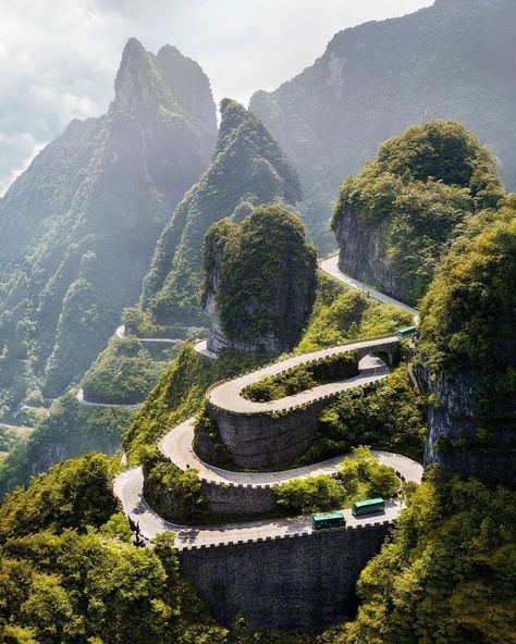 Tianmen Mountain in Zhangjiajie, China Faceless Assassin, China Zhangjiajie, China Mountains, Zhangjiajie China, China Nature, China Landscape, Tianmen Mountain, Chinese Mountains, Landscape Reference