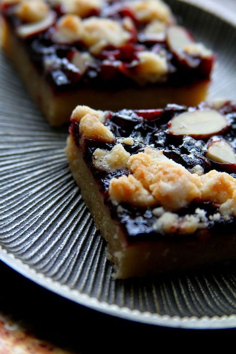 Cherry Streusel, Burger Recipes Seasoning, Food Photography Cake, Grilled Burger Recipes, Cherry Pie Bars, Bars Dessert, Streusel Bars, Pizza Food Truck, Burger Recipes Beef