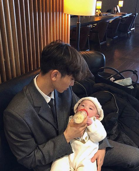 Father And Baby, Cute Asian Babies, Ulzzang Kids, Jung So Min, Korean Babies, Asian Kids, Foto Baby, Dad Baby