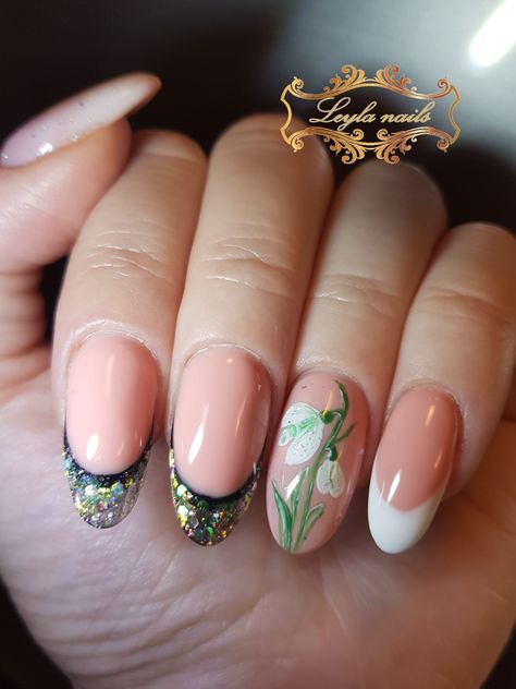 Wonder flakes nails, snowdrops Snow Drop Nails, Snowdrop Nail Art, Snowdrop Nails, Nail Inspiration, Spring Nails, Nails Inspiration, Nail Inspo, Nail Designs, Nail Art