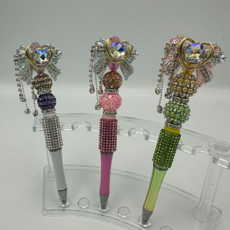 Glitter Pen Aesthetic, Pen Aesthetic, Pen Toppers, Beadable Pens, Fancy Pens, Beaded Pens, Fancy Beads, Glitter Pens, Jewelry Making Ideas