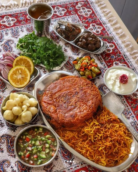 Persian Dinner, Persian Food Iranian Cuisine, Persian Decor, Iran Food, Iranian Recipes, Salad Recipes Healthy Easy, Amazing Food Videos, Persian Cuisine, Iranian Food