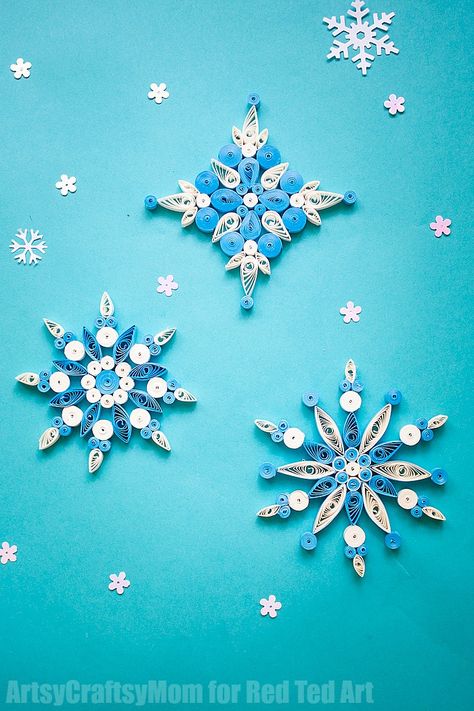 Wonderful Paper Quilled Snowflake Ornaments. These DIY Christmas Ornaments are simply stunning! If you love quilling, you will adore this Quilling Pattern! Quilled Snowflake Patterns. #snowflakes #papersnowflakes #quilling #quillingpatterns #quilledsnowflakes #papercrafts #ornaments Teknik Quilling, Free Quilling Patterns, Diy Christmas Snowflakes, Quilling Pattern, Paper Quilling Tutorial, Paper Quilling For Beginners, Snowflake Patterns, Art Quilling, Pretty Crafts