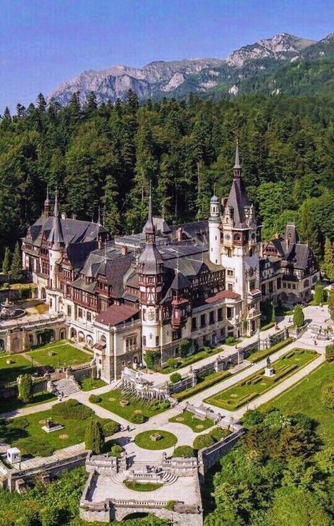 Castle Romania, Peles Castle, Castle Mansion, Castle Aesthetic, European Castles, Castle House, Chateau France, Beautiful Castles, A Castle