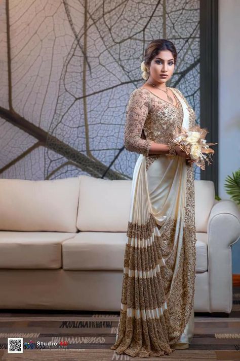 Golden Sari, Saree Styling, Engagement Saree, Saree Drape, Indian Bridesmaid Dresses, Saree Wearing Styles, Simple Saree Designs, Saree Draping Styles, Saree Draping