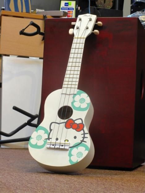 Hello Kitty Guitar Aesthetic, Hello Kitty Instrument, Hello Kitty Ukulele, Cute Ukulele, Hello Kitty Guitar Strap, Ukulele Pictures, Hello Kitty Guitar, Creative Bookcases, Mariah Carey Pictures