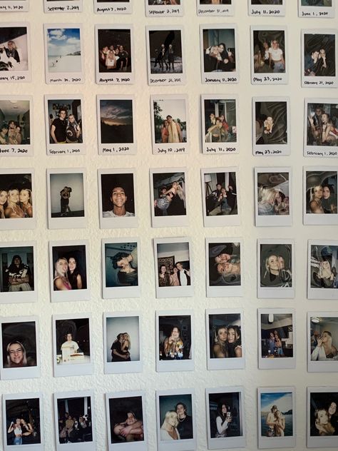 Polaroid Photo Wall Ideas, Polaroid Wall Collage, Columbia Dorm, Photo Wall Bedroom, Uni Decor, Documenting Life, Dorm Apartment, Polaroid Wall, Photo Polaroid