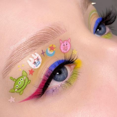 Toy Story Eye Makeup, Toy Story Makeup, Disney Makeup Ideas, Extra Makeup, Disney Eye Makeup, Crazy Eye Makeup, Disney Eyes, Dog Makeup, Makeup Toys