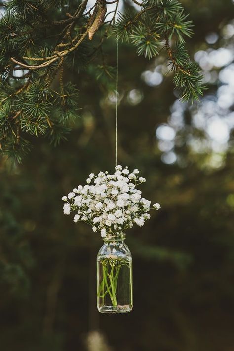 Flowers Hanging, Deco Champetre, Scottish Wedding, Flower Display, Deco Floral, Baby's Breath, Woodland Wedding, Forest Wedding, Trendy Wedding