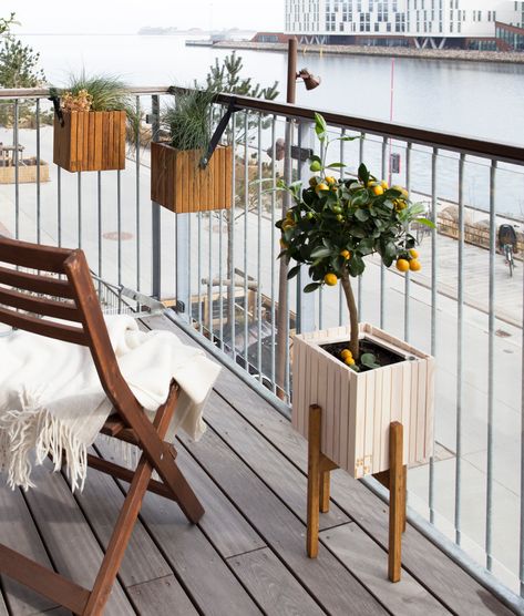 Klein Balkon Decor, Balcon Mic, Beautiful Outdoor Furniture, Diy Daybed, Balkon Decor, Small Balcony Garden, Small Balcony Design, Simple Interior, Balcony Furniture