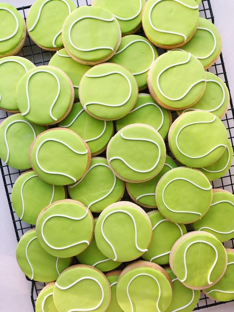 Tennis Time | Green Tennis Ball Cookies for Sports Events - Sugar Rush by Steph Tennis Ball Cookies, Tennis Cookies, Tennis Themed Party, Gifts For Tennis Players, Tennis Birthday Party, Egg White Powder, Wimbledon Party, Ball Cookies, Sweet Biscuits