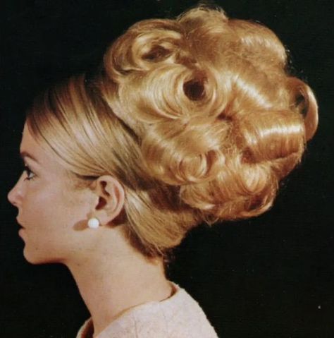 60s Wedding Hair, 60s Updos For Long Hair, Beehive Updo, 1960s Bridal Hair, Beehive Hairstyles 60s, 1960s Hairstyles, British Hairstyle, Bouffant Hairstyles 1960s, 60’s Inspired Wedding Hair