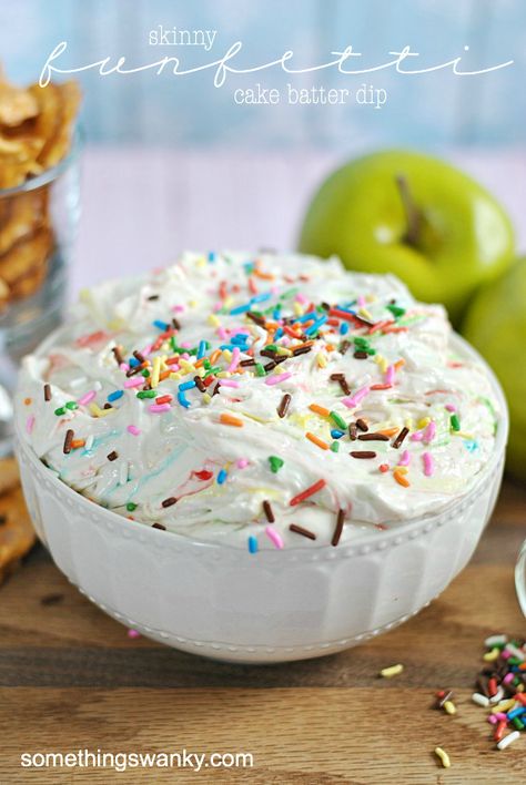 Skinny Funfetti Cake Batter Dip | www.somethingswanky.com Funfetti Cake Batter Dip, Funfetti Cakes, Sweet Dips Recipes, Funfetti Dip, Cake Batter Dip, Sweet Dips, Sprinkle Cookies, Funfetti Cake, Dessert Dips