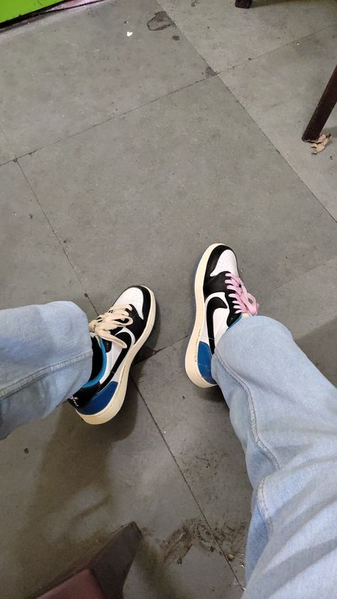 Nike Travis Scott Shoes Outfit, Jordan 1 Fragment, Travis Scott Shoes, Drip Outfits, Nike Travis Scott, Kicks Shoes, Outfits Hombre, Jayson Tatum, Outfits Streetwear