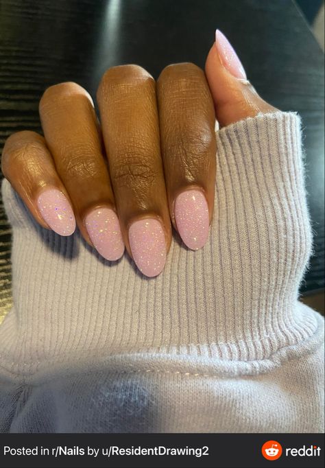 Glitter Round Nails, Light Pink Glitter Nails, Square Round Nails, Round Square Nails, Shellac Nail Colors, Acrylic Nails Almond Shape, Nye Nails, December Nails, Pink Glitter Nails