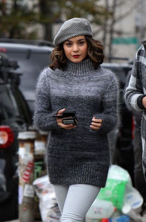 Vanessa Hudgens wears a gray beret Baret Outfit, Estilo Vanessa Hudgens, Grey Beret, Beret Outfit, Stylish Winter Hats, Outfit Chic, She Is Fierce, Outfits 2017, Grey Knit Sweater