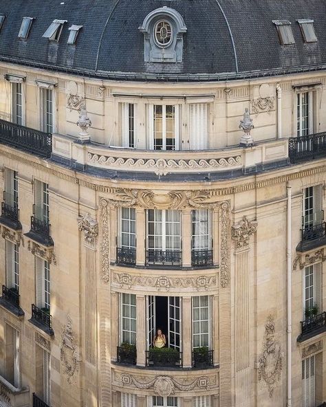 French Penthouse, Drawing Inspo Aesthetic, Penthouse Exterior, Paris Penthouse, Paris Drawing, Paris Buildings, French Buildings, Paris Rooftops, Apartments Exterior