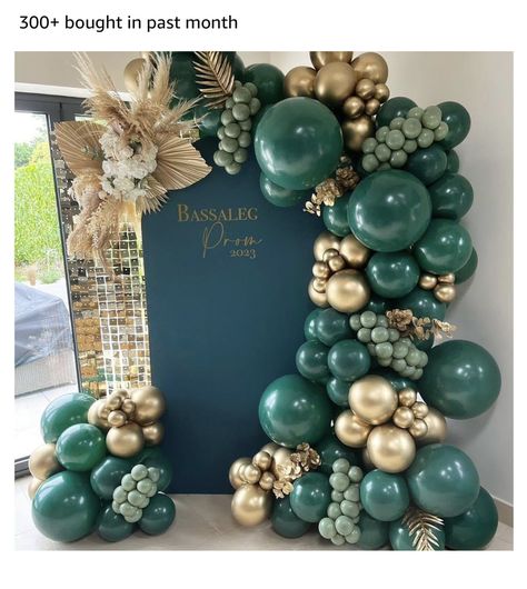 Emerald Green 21st Birthday, Quince Theme Ideas, Sweet Sixteen Birthday Party Ideas, 18th Birthday Decorations, Green Wedding Cake, 55th Birthday, Shimmer Wall, Green Balloon, Sweet Sixteen Birthday