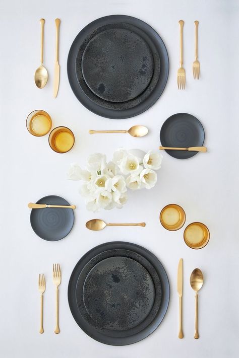 DINNERWARES & CROCKERY Tableware Photography, Restaurant Details, Restaurant Tableware, Dining Room Essentials, Restaurant Table Setting, Restaurant Design Inspiration, Diner Table, Dark Table, Grey Plates