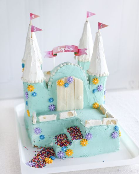 How To Make A Fairy Princess Castle Cake - Sunshine Parties Castle Cake Diy, Castle Cake Tutorial, Easy Castle Cake, Fairy Castle Cake, Fairy Princess Cake, Hawiian Party, Cake Step By Step, Make A Fairy, Princess Castle Cake