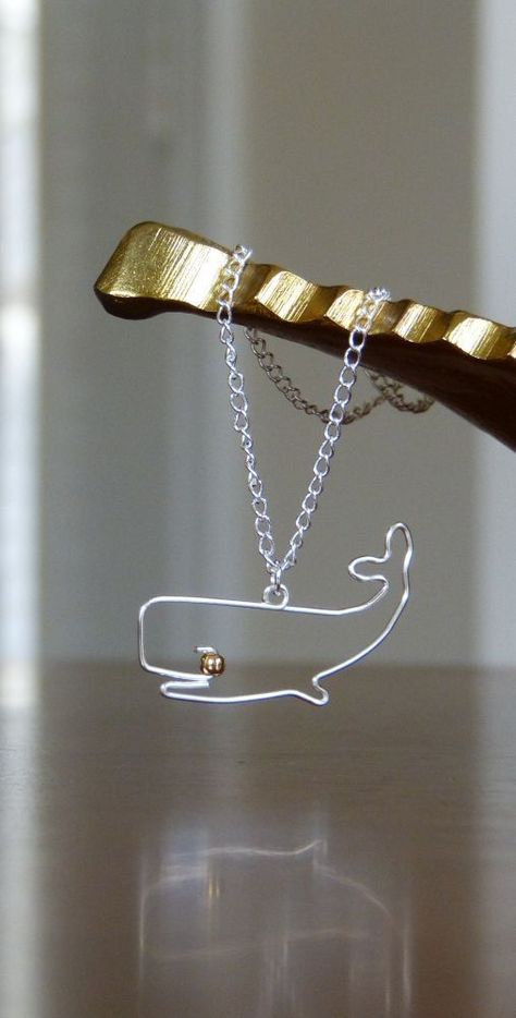 Wire Whale, Art Fil, Diy Necklace Making, Whale Necklace, Rings Ideas, Wire Jewelry Making, Bijoux Fil Aluminium, Animal Pendant, Wire Jewelry Designs