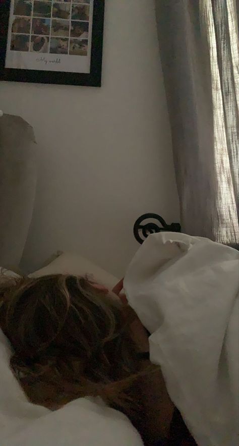 Aesthetic Sleepover, Sleeping Aesthetic, Sleep Pictures, Bed Story, Sleep Lover, Sleeping Boy, Couple Sleeping, Friendship Photoshoot, How To Stop Snoring