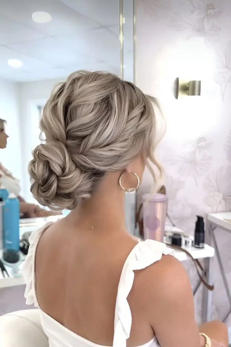 30 Stunning Valentine’s Day Hairstyles Perfect For Your Romantic Date Bride Hairstyles Updo, Blonde Wedding Hair, Day Hairstyles, Wedding Hair Up, Prom Hair Down, Bridal Hair Updo, Long Hair Wedding Styles, Braut Make-up, Wedding Hair Inspiration