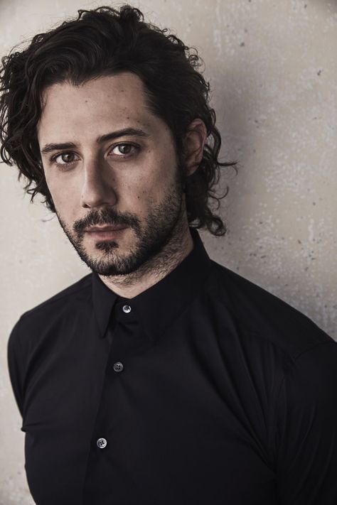 Name: Hale Appleman DOB: January 17, 1986 From: New York, New York, USA Ethnicity: Ashkenazi Jewish, English, Irish  Hair: brown  Eyes: hazel  Height: 6’2.5” Hale Appleman, Eliot Waugh, Jason Ralph, The Magicians Syfy, George Blagden, Handsome Male Models, Serie Tv, The Magicians, Character Inspiration