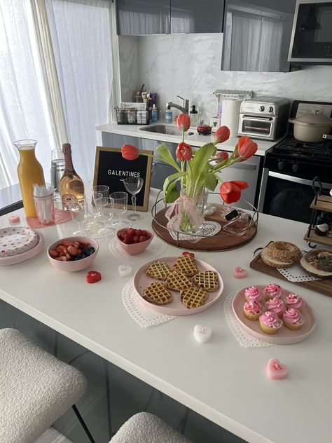 Sharing tips on how to host in a small apartment and sharing what I served for a Galentines brunch. Small Apartment Party, Apartment Entertaining, Galentines Brunch, February Decor, Apartment Party, Elegant Tea Party, Valentines Brunch, Day Party Ideas, Happy Birthday Decor