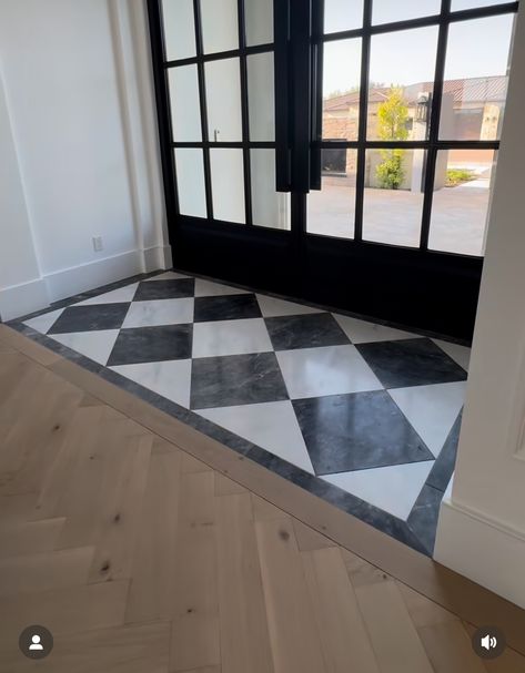 Black And White Tiles Entryway, Black And White Marble Entryway, Black White Tile Entryway, Black And White Tile Foyer, Checkered Tile Entryway, Tile Inlay Wood Floor Entryway, Tile Office Floor, Black And White Tile Entryway, Foyer Tile Ideas Entryway