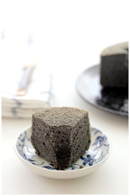 Foodagraphy. By Chelle.: Black sesame chiffon cake Sesame Cake Recipe, Sesame Recipes, Black Sesame Paste, Foam Cake, Heavenly Desserts, Sesame Paste, Light Cakes, Chinese Dessert, Cake Photography