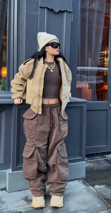 Japan Fall Fashion, Brown Streetwear Outfit, Street Wear Winter Outfits, Streetwear Fashion Hoodie, Winter Outfits Streetwear, Winter Street Wear, Wedding Guest Dress Ideas, Chill Fashion, Street Style Outfits Casual