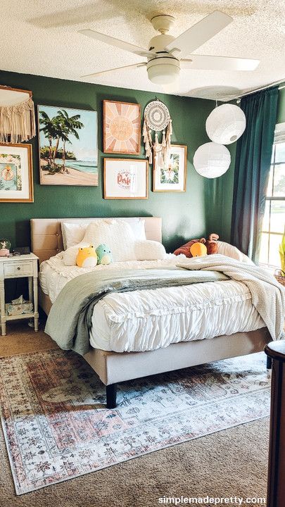 Zen Teenage Bedrooms, Teenage Green Bedroom, Paint Colors For Boho Bedroom, Teen Girls Bedroom Ideas Aesthetic, Girls Sage Green Bedroom, Teen Girl Bedroom Ideas Green, Modern Teen Room Girl, Preteen Girls Bedroom Ideas Boho, Green Teenage Bedroom