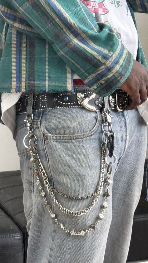 Wallet Chain Outfit Men, Chain Outfit, Jeans Chain, Unique Jeans, Accessories Fashion, Mens Accessories Fashion, Cargo Jeans, Wallet Chain, Typography