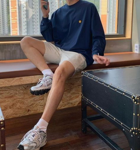 90s Outfit Ideas Men, Korean Men Outfit Casual Summer, Outfit Cowo, Korean Street Fashion Men, New Balance Outfit, Minimalist Fashion Men, Mens Shorts Outfits, Trendy Boy Outfits, Pants Outfit Men