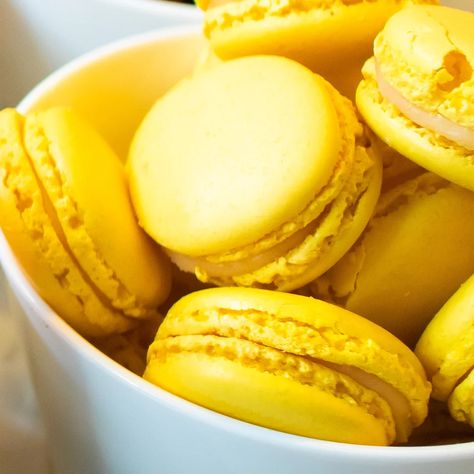 Fruit Filling Recipe, Fruit Macarons, Passion Fruit Puree, French Foods, Passionfruit Recipes, Macarons Recipe, Fruit Filling, Macaron Recipe, Fruit Puree