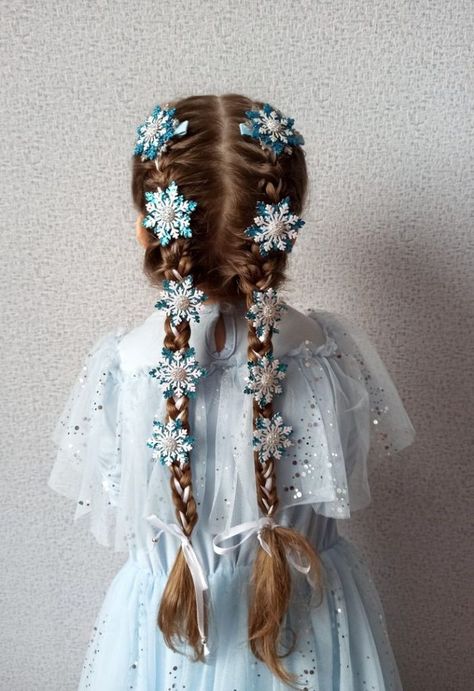 Christmas Hairstyles for Kids 2023 21 Ideas - women-club.online Kids Christmas Hairstyles, Hairstyle Ideas For Kids, Hairstyles For Children, Frozen Hairstyles, Christmas Hairstyles For Kids, Christmas Hairstyle, Elsa Birthday Party, Fun Hairstyles, Frozen Birthday Theme