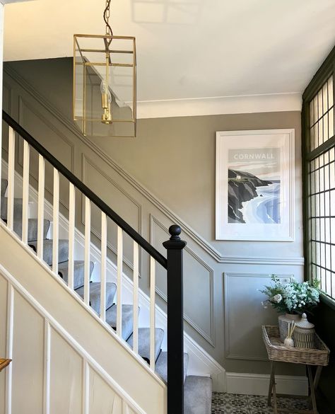 1930s Hallway Panelling, Tall Hallway Panelling, Hallway Ideas Dado Rail, Wood Paneling Stairs, Bannister Painting Ideas, Dado Rail Stairs, Painted Spindles On Stairs, Black Bannister Rail, Bannisters And Railings