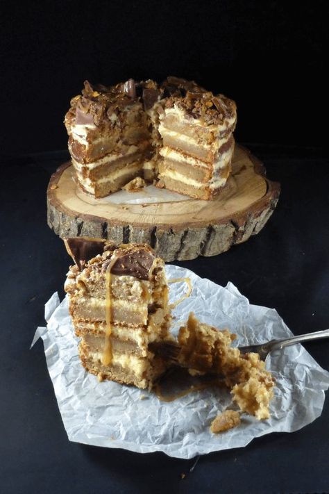 Homemade Butterscotch and Daim Layer Cake with Butterscotch Frosting via @culinaryjumble #cake #butterscotch #daim #layercake Butterscotch Frosting, Caramel Cakes, Oreo Dirt Cake, Homemade Butterscotch, Butterscotch Cake, Butterscotch Sauce, Cake Homemade, Dirt Cake, Winter Cake