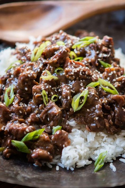 Slow Cooker Korean Bbq, Dinner Slow Cooker, Damn Delicious Recipes, Korean Bbq Beef, Foodporn Recipes, Slow Cooker Recipes Beef, Bulgogi Beef, Korean Beef, Bbq Beef