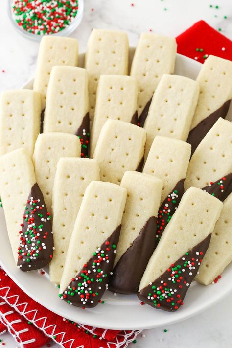 Cookies Shortbread, Easy Christmas Cookies, Shortbread Cookies Easy, Christmas Shortbread, Best Christmas Cookie Recipe, Cookie Sticks, Sugar Cookie Icing, Chewy Sugar Cookies, Dipped Cookies