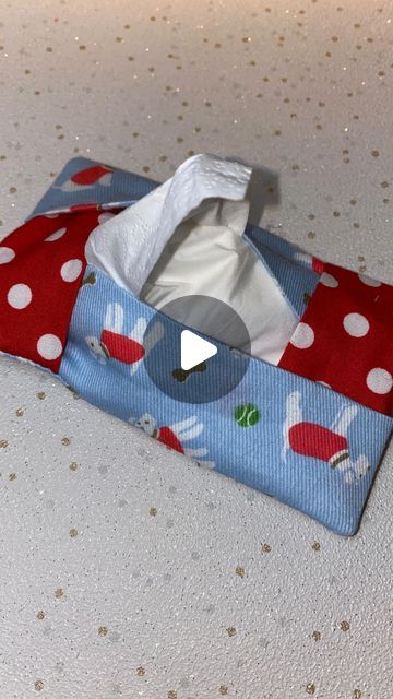 Tissue Pocket Holder, Tissue Holders Diy, Sew Small Gifts, Diy Tissue Holder For Purse, Purse Tissue Holder Pattern, Kleenex Holder For Purse, Travel Tissue Holder Pattern, Small Quilting Projects Gift Ideas, Tissue Holder Ideas