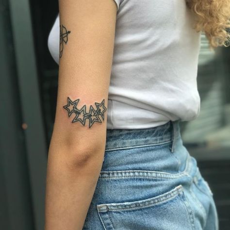 🦋 poppy 🦋 on Instagram: "a chain of stars handpoked for lovely Kirsty 🖤🌸 thank u again 🌸🖤" Star Chain Tattoo, Chain Tattoo, Star Chain, Star Tattoos, Thank U, Leaf Tattoos, Maple Leaf Tattoo, Instagram A, Tatting