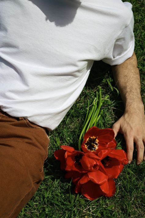 Mens Flower Photoshoot, Guys With Flowers Aesthetic, Men Flower Photoshoot, Male Flower Photoshoot, Men And Flowers Photography, Man Flowers Aesthetic, Men With Flowers Photography, Man With Flowers In Hand, Guys With Flowers