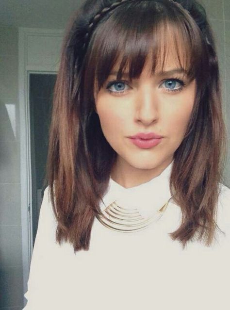 Thick Bangstyle Hair Medium, Fringe Bangs With Medium Hair, Medium Straight Hair With Bangs, Hairstyles For Medium Straight Hair, Medium Straight Hair, Straight Hair With Bangs, Straight Hairstyles Medium, Hair With Bangs, Short Straight Hair