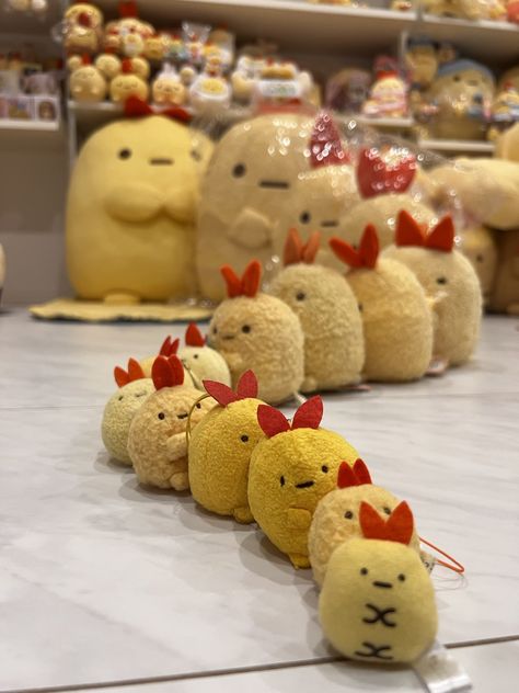 Ebi Fry Sumikko Gurashi, Ebi Fry, Summiko Gurashi, Sumiko Gurashi, Overlays Tumblr, Sumikko Gurashi, Cute Little Things, Cute Charms, Cute Plush