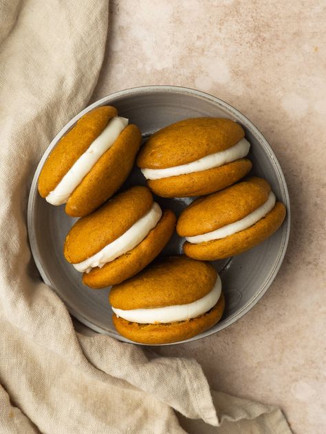 Pumpkin Whoopie Pies with Cream Cheese Frosting Filling Pies With Cream Cheese, Low Sugar Granola, Pumpkin Cream Cheese Pie, Pumpkin Whoopie Pies, Paleo Granola, Cream Cheese Pie, Cheese Pumpkin, Grain Free Granola, Pumpkin Cream Cheeses