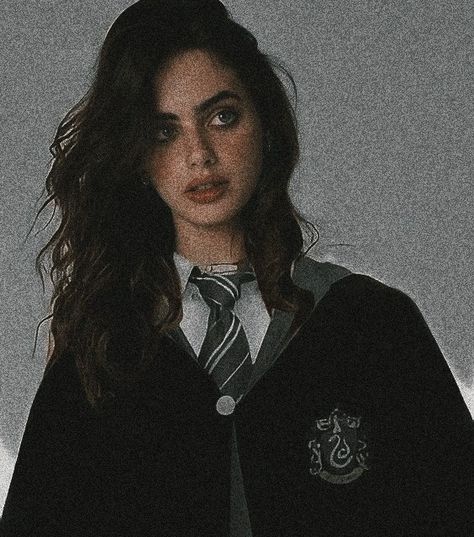 Slytherin Uniform Female, Slytherin Girl Aesthetic, Slytherin Friends, Slytherin Uniform, To The Fools Who Dream, Slytherin Quotes, Life At Hogwarts, Slytherin Princess, Slytherin Girl