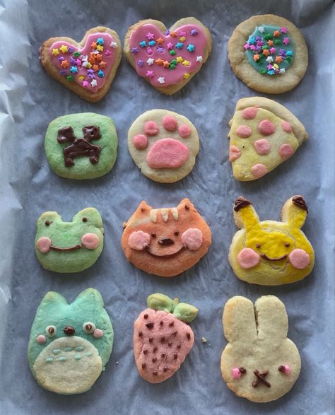 Simple Cookie Designs, Cute Cookie Recipes, Cute Cookie Ideas, Cute Sugar Cookies, Toffee Dessert, Cookies Cute, Kawaii Cookies, Cottagecore Food, Homemade Croissants