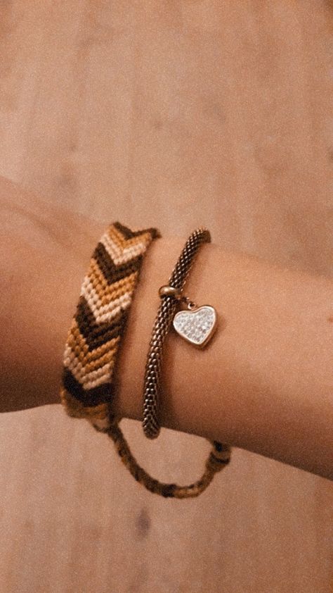 Brown String Bracelet, Friendship Bracelets Brown, Chevron Bracelet Pattern, Brown Friendship Bracelet, Brazilian Bracelet, String Bracelet Patterns, Friendship Bracelet Patterns Easy, Yarn Bracelets, Handmade Friendship Bracelets